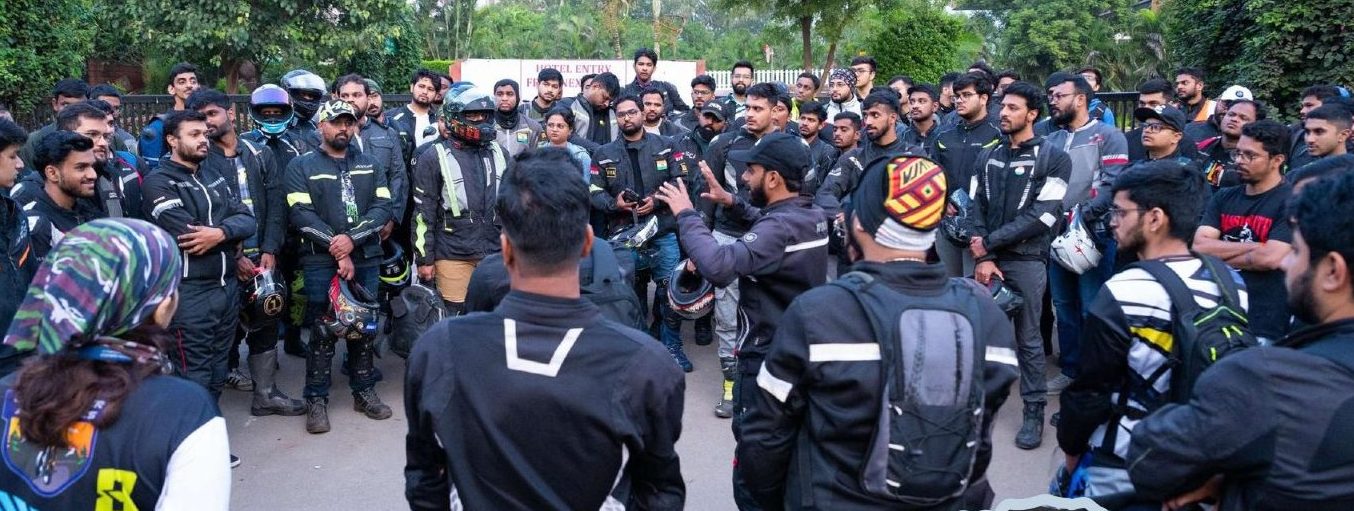 Ride briefing before flag off